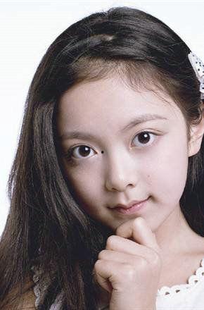 袁玲嫣个人资料,才华横溢的年轻艺术家，绽放独特魅力