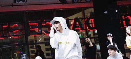 热血街舞高泰背景,高泰的舞动青春，梦想与挑战的交响曲